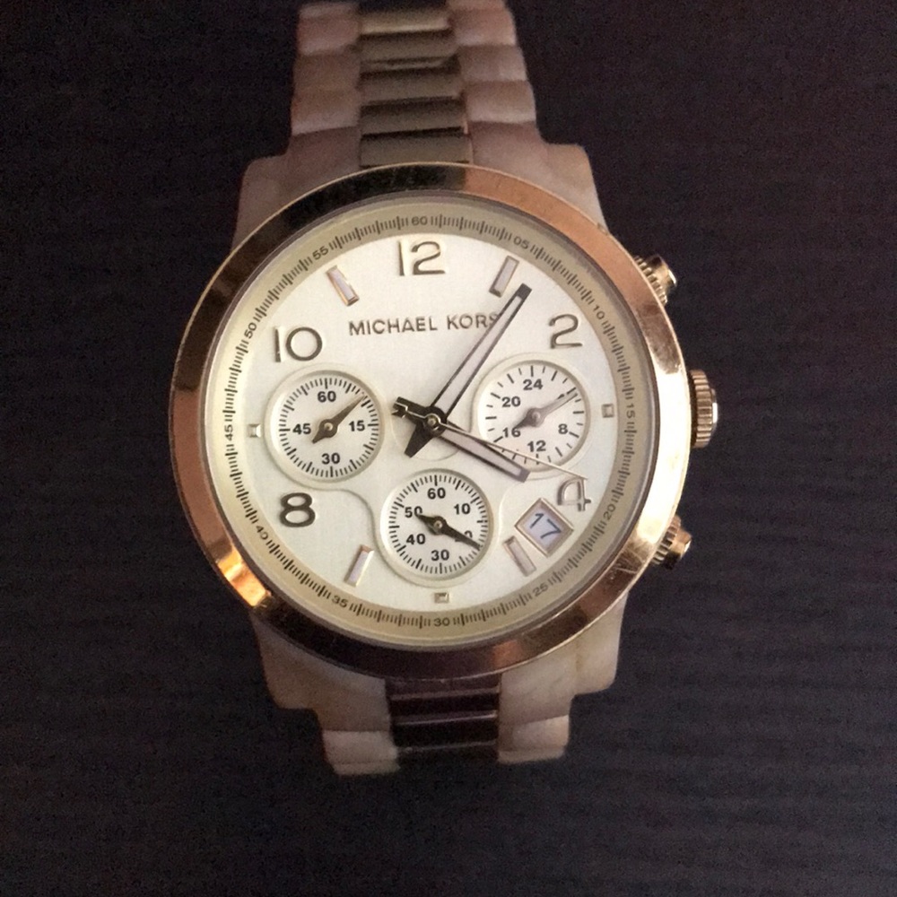 Must have Michael Kors Watch in Cream and Gold